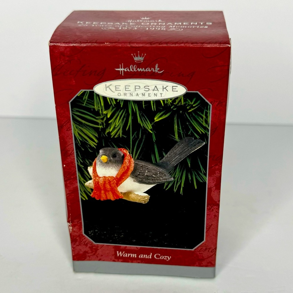 Hallmark Keepsake Warm & Cozy Bird with Scarf‎ Ornament 1998 Linda Sickman